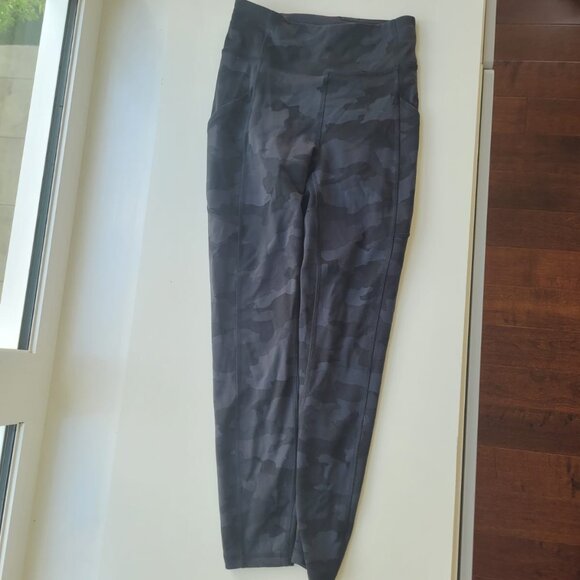 Lululemon Invigorate High Rise Legging 25" Size 4 Camo - Picture 2 of 4